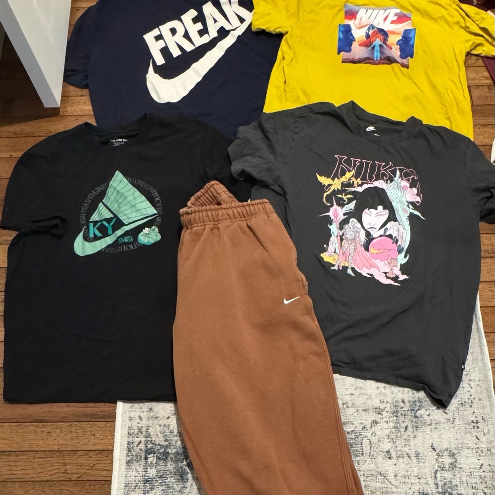 Men’s size large Nike lot